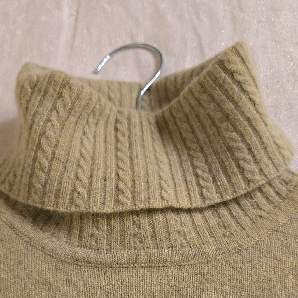 Cashmere Geneva Women's Soft Green Turtleneck Sweater - Picture 7 of 13